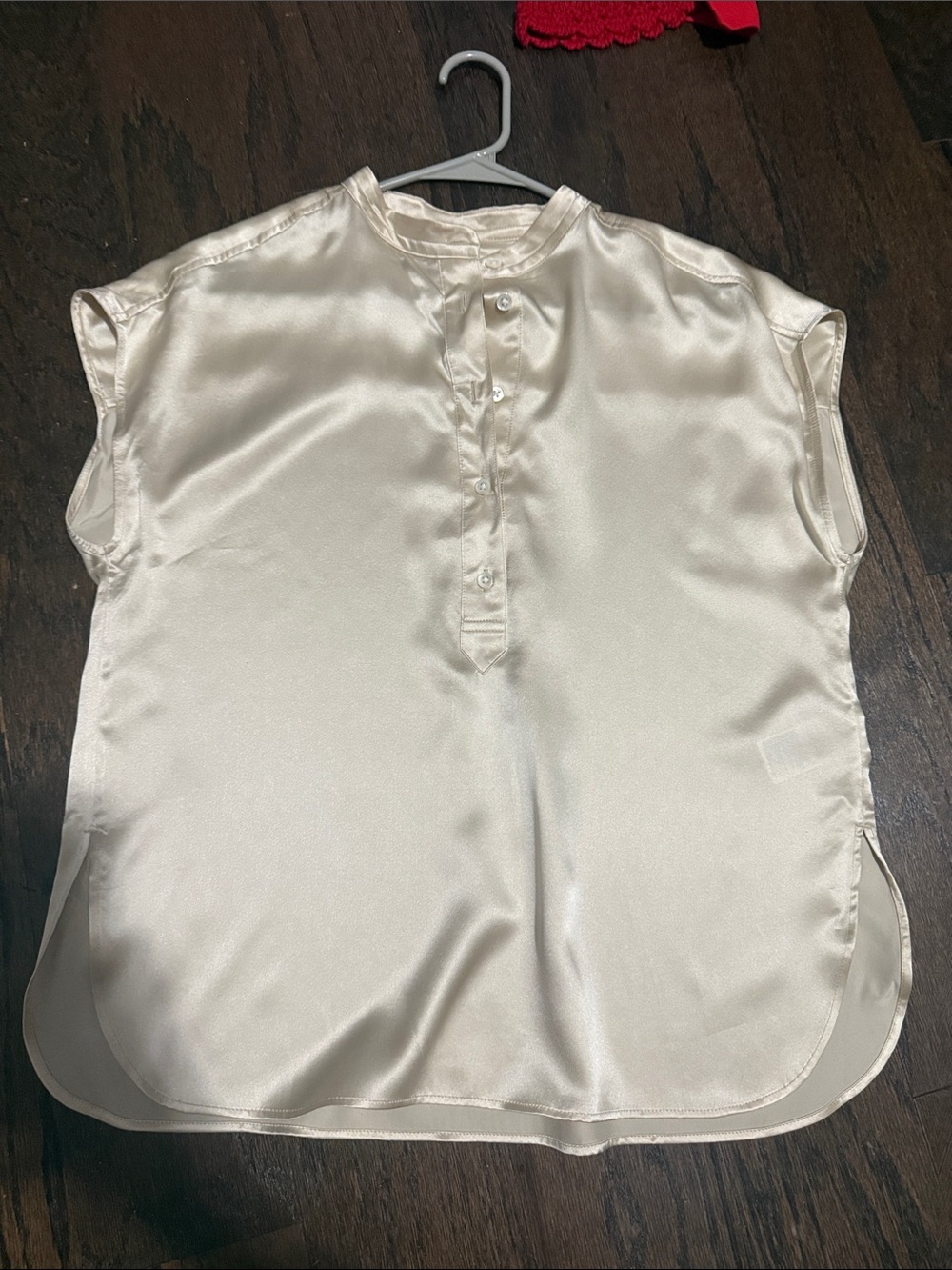 Banana republic 100% silk Ivory Cap-Sleeve Henley Blouse xs new